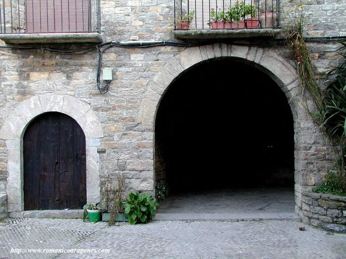 VANO OESTE DE LA TORRE-PORCHE, JUNTO A OTRO MÁS PEQUEÑO, AÑADIDO